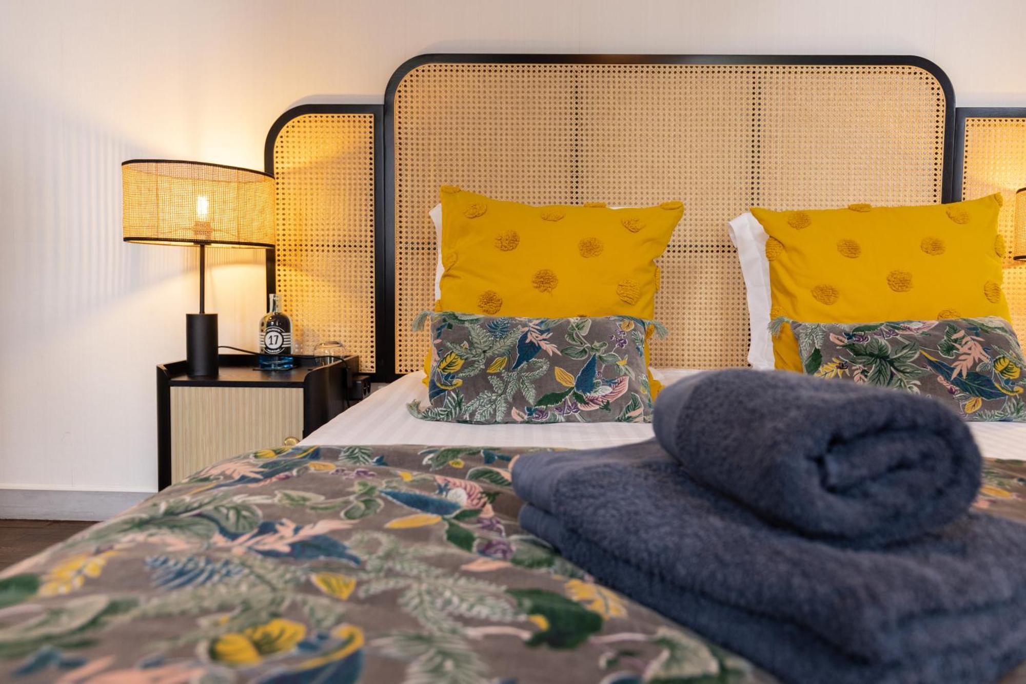 H De Bed & Breakfast